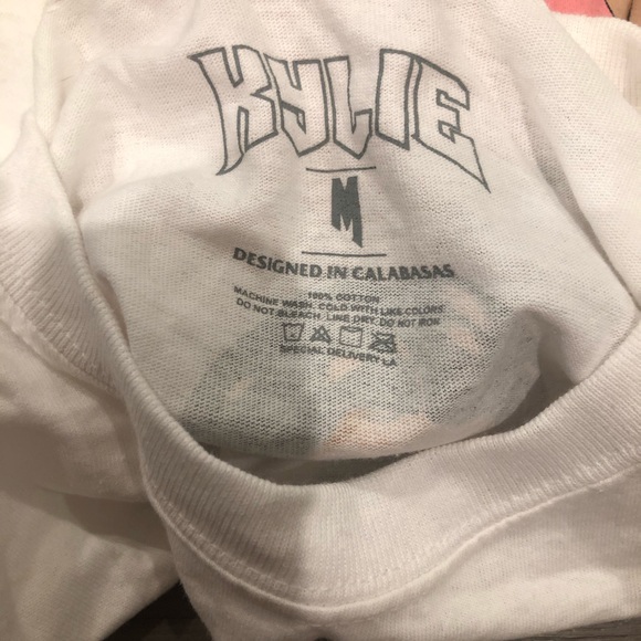Kylie Merch - Picture 3 of 3
